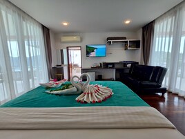 Ropa de cama de alta calidad y minibar 