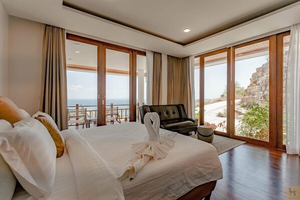 Premium bedding, minibar, in-room safe, free WiFi - PP Mountain Beach Resort  (Ko Phi Phi)
