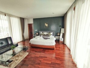 Premium bedding, minibar, in-room safe, free WiFi - PP Mountain Beach Resort  (Ko Phi Phi)