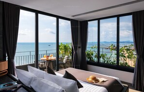 Rooftop Ocean View Suite | 高档床上用品、加厚床垫、迷你吧、客房内保险箱