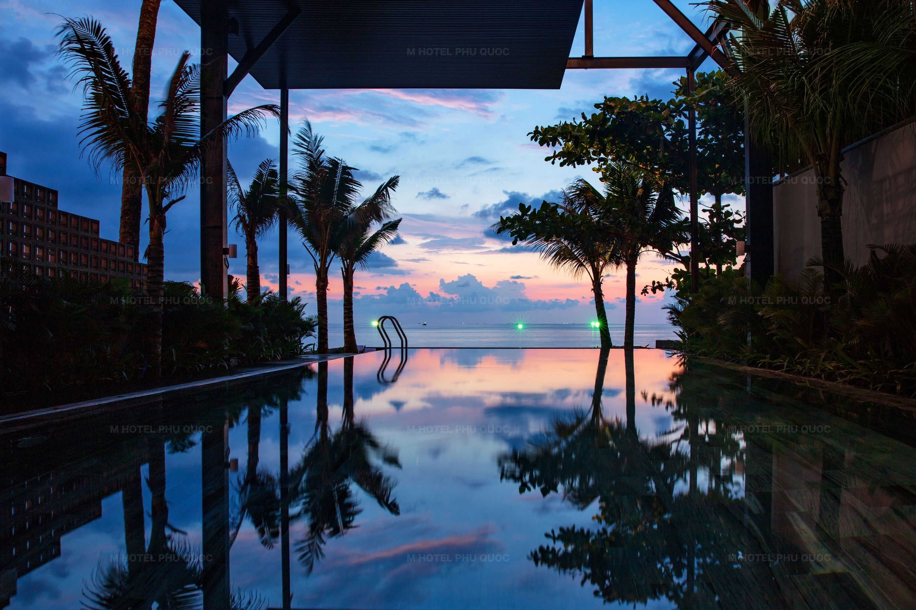 outdoor pool, open 7:00 am to 7:00 pm, pool umbrellas, pool loungers