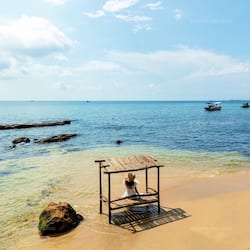 位於海灘上、白沙