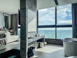 Camera (Ocean Eyes Suite) | Biancheria da letto di alta qualità, materassi a doppio strato, minibar