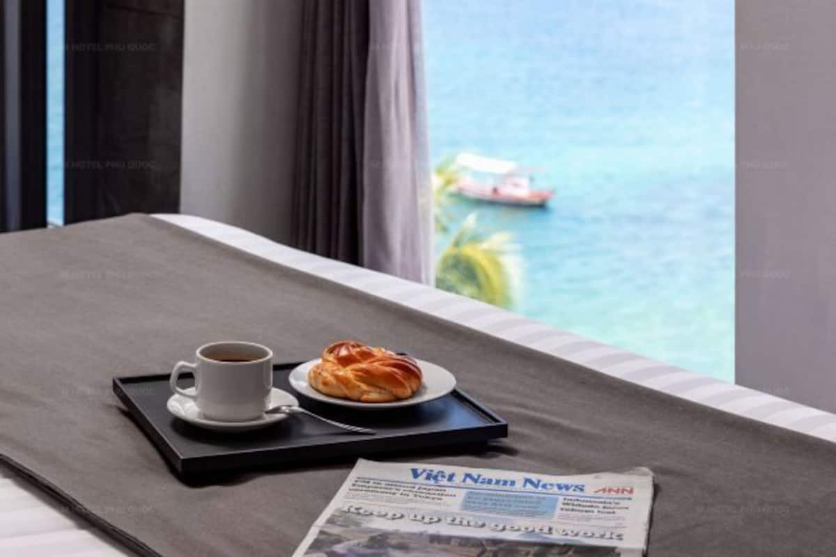 Roupas de cama premium, camas com colchões pillow-top, frigobar