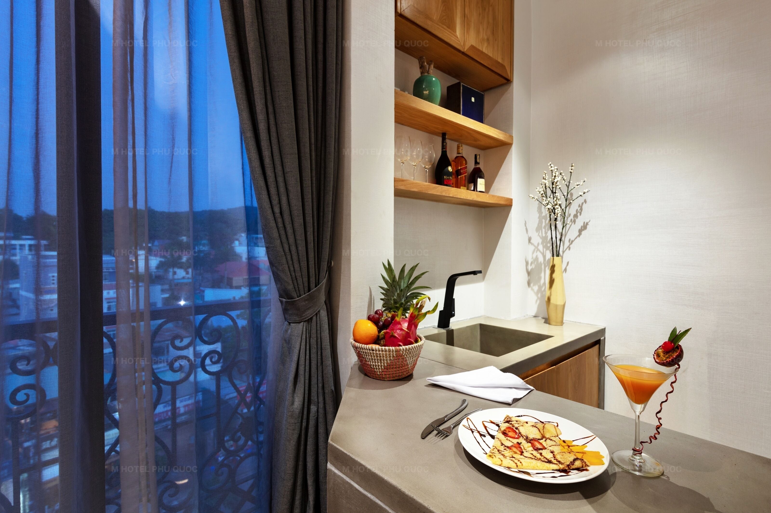 city view deluxe suite | private kitchenette | electric kettle