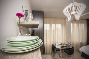 Estudi Comfort | Zona de menjador de l'habitació