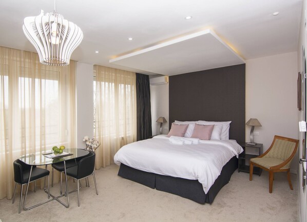 Comfort studio | Een bureau, een laptopwerkplek, geluiddichte muren, gratis wifi