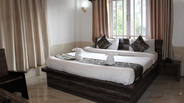 Romantic Studio Suite | Premium bedding, memory foam beds, in-room safe, soundproofing - The Namdul Boutique (Gangtok)
