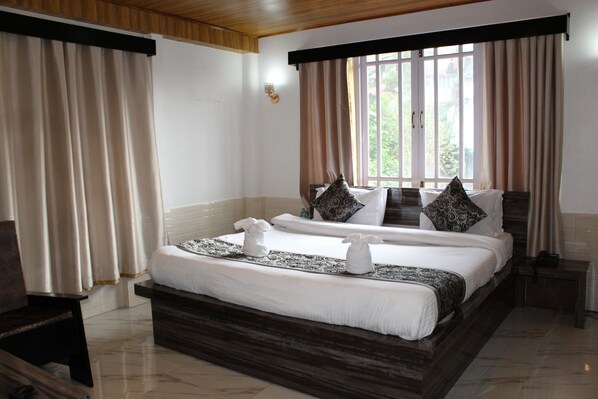 Romantic Studio Suite | Premium bedding, memory foam beds, in-room safe, soundproofing - The Namdul Boutique (Gangtok)
