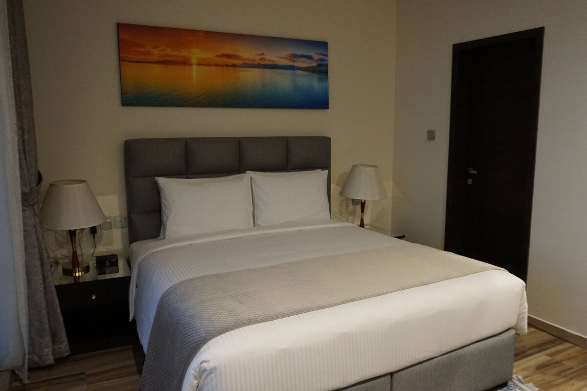 2 slaapkamers, luxe beddengoed, een kluis op de kamer