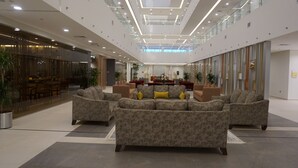 Coin salon dans le hall