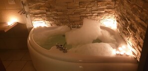 Haartrockner, Handtücher, Seife, Shampoo