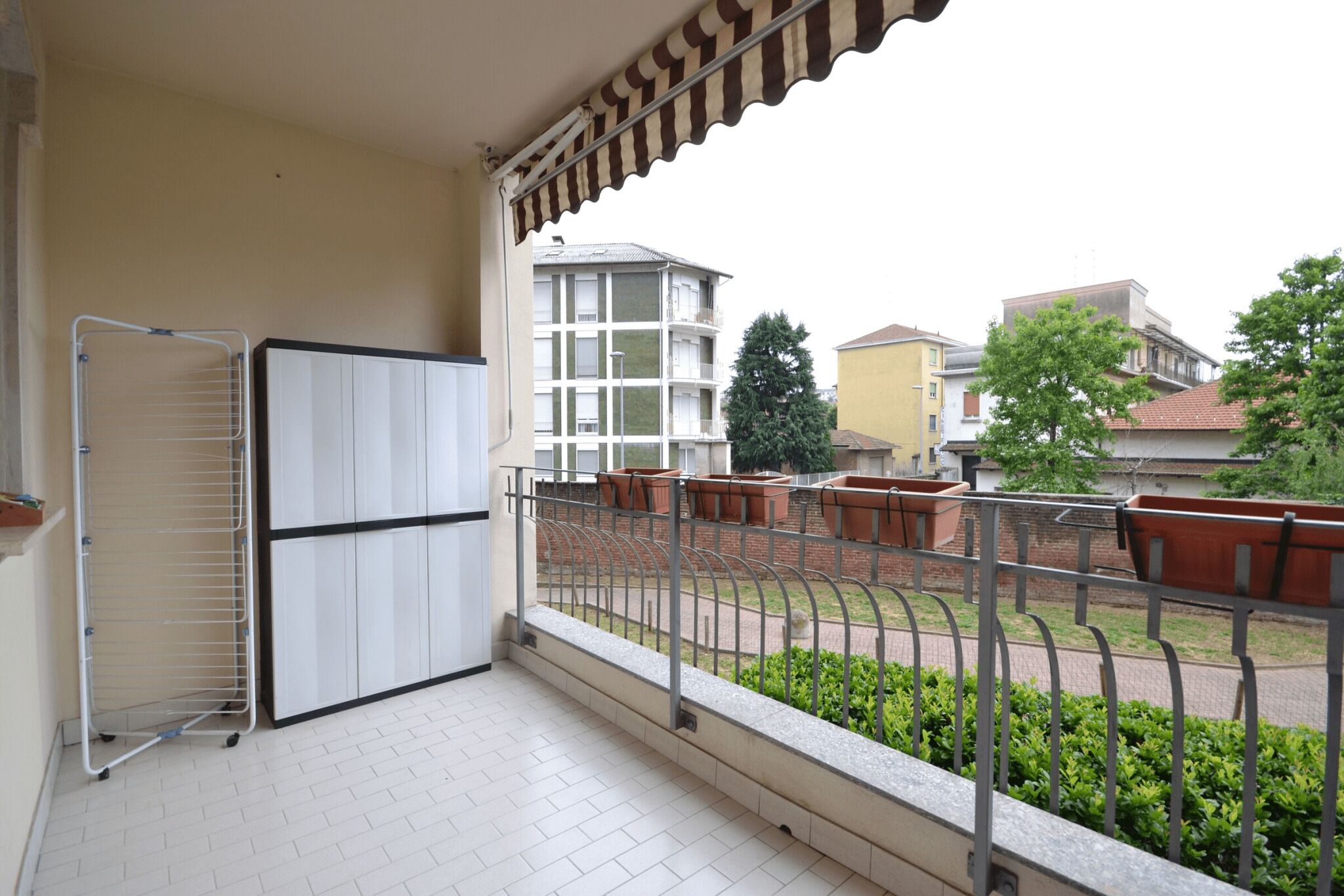 المنطقة المحيطة بالمنشأة