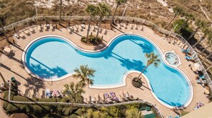 Alberca al aire libre y alberca climatizada