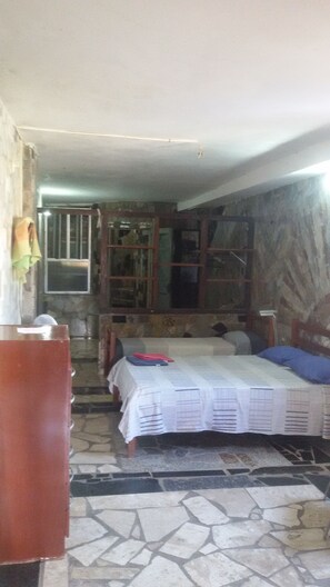 1 bedroom, WiFi, bed sheets - House carlotta is near the beach (Stella Maris)