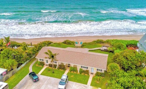 Sea Turtle Suite 2, Oceanfront boutique cottage at Serenity in Melbourne Beach!