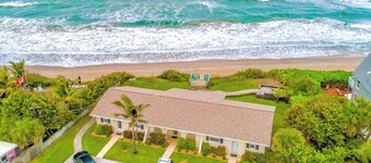 Sea Turtle Suite 2, cabaña boutique frente al mar en Serenity en Melbourne Beach.