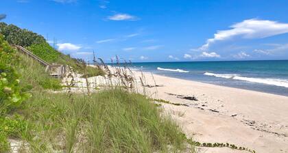 Sea Turtle Suite 2, Oceanfront boutique cottage at Serenity in Melbourne Beach!