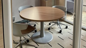 A conference room with a round table, four chairs, and a glass partition. - Casa per ferie Don Bosco (Verona)