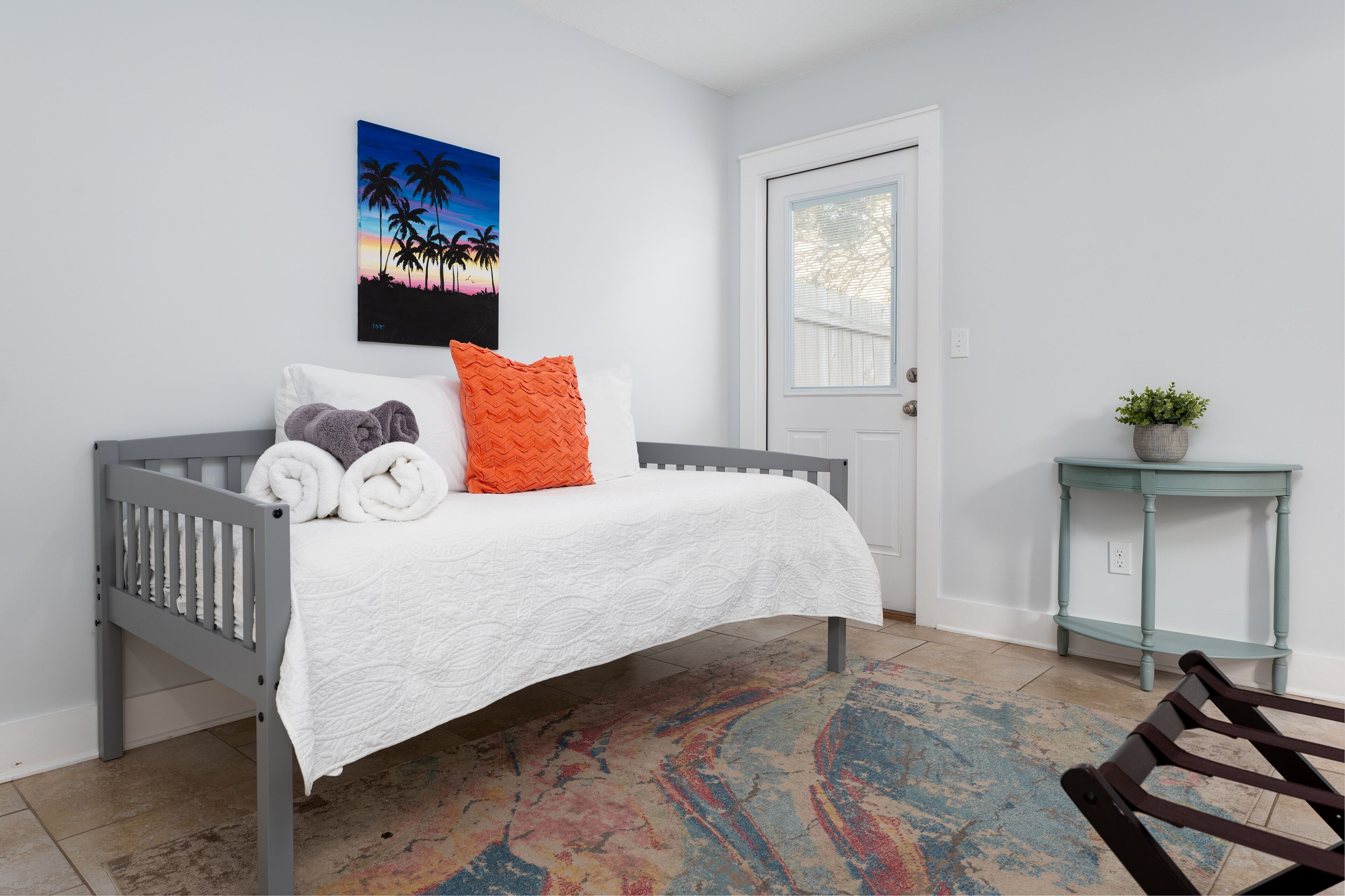 ★1 blk from ocean w balcony peekaboo ocean views★