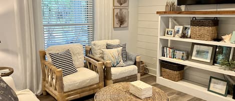 تلفزيون ذكي، مشغل دي في دي، كُتُب