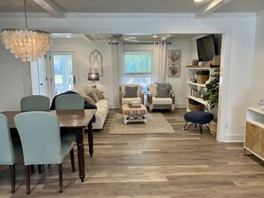 Smart TV, DVD player, books - Clean, affordable, and a short walk to the beach!  (Pine Knoll Shores)