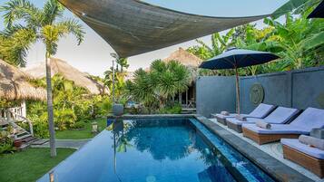 2 outdoor pools, sun loungers