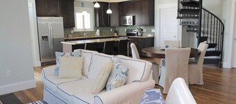 Santorini Sunsets: Oceanside duplex, private hot tub with Corolla Light Amenties