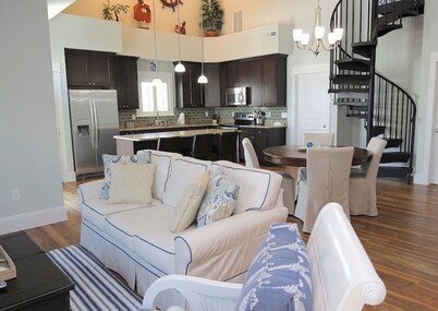 Santorini Sunsets: Oceanside duplex, private hot tub with Corolla Light Amenties