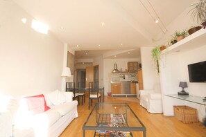 In-room dining - Central Park Bucharest (Bucharest)