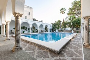 Piscine extérieure