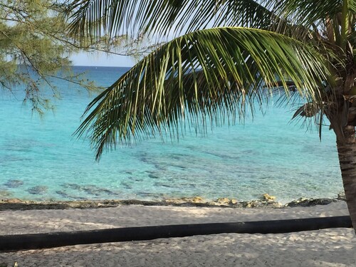 COZY SEASIDE 2 BED/2 BATH BIMINI COTTAGE-BAY SIDE VIEW -soft green colored house