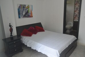 3 bedrooms, iron/ironing board, WiFi, bed sheets - La Maravilla Apartamento cerca la mejor playa de Cartagena (Cartagena)
