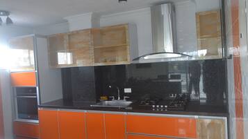 Fridge, microwave, oven, coffee/tea maker