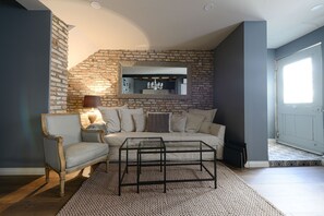 Smart TV, books - Casa Corte Delfina 5 place brandnew Via Garibaldi (Venezia)