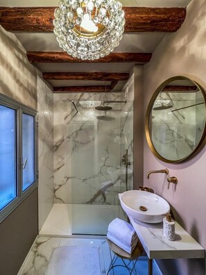 Shower, hair dryer, towels, soap - Casa Corte Delfina 5 place brandnew Via Garibaldi (Venezia)