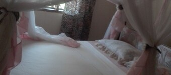 Mzalendo holiday apartments and guest House