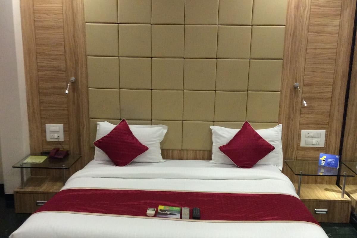 Superior Double Room | Desk, laptop workspace, WiFi (free)