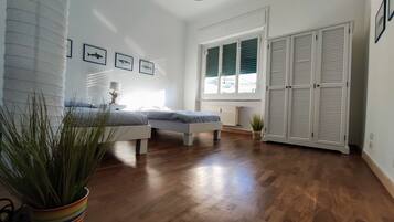 3 Schlafzimmer, Zimmersafe, Bügeleisen/Bügelbrett, WLAN