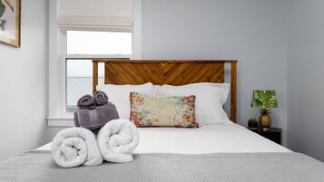 3 Schlafzimmer, Schreibtisch, Bügeleisen/Bügelbrett, Reisekinderbett