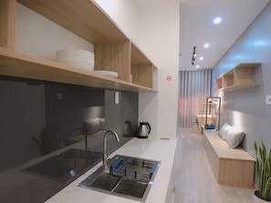 Family Room | Private kitchen | Shared fridge, microwave - Delistay - Hostel (Da Nang)