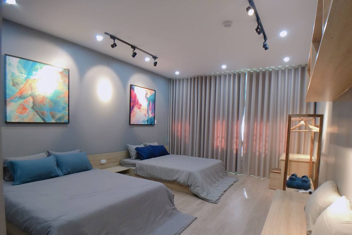 Habitación familiar | Escritorio y espacio para trabajar con un portátil