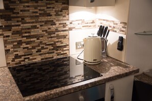 Microwave, dishwasher, toaster, high chair - Ideal location for enjoying all of Tenby's attractions (Tenby)