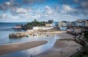 Beach - Ideal location for enjoying all of Tenby's attractions (Tenby)