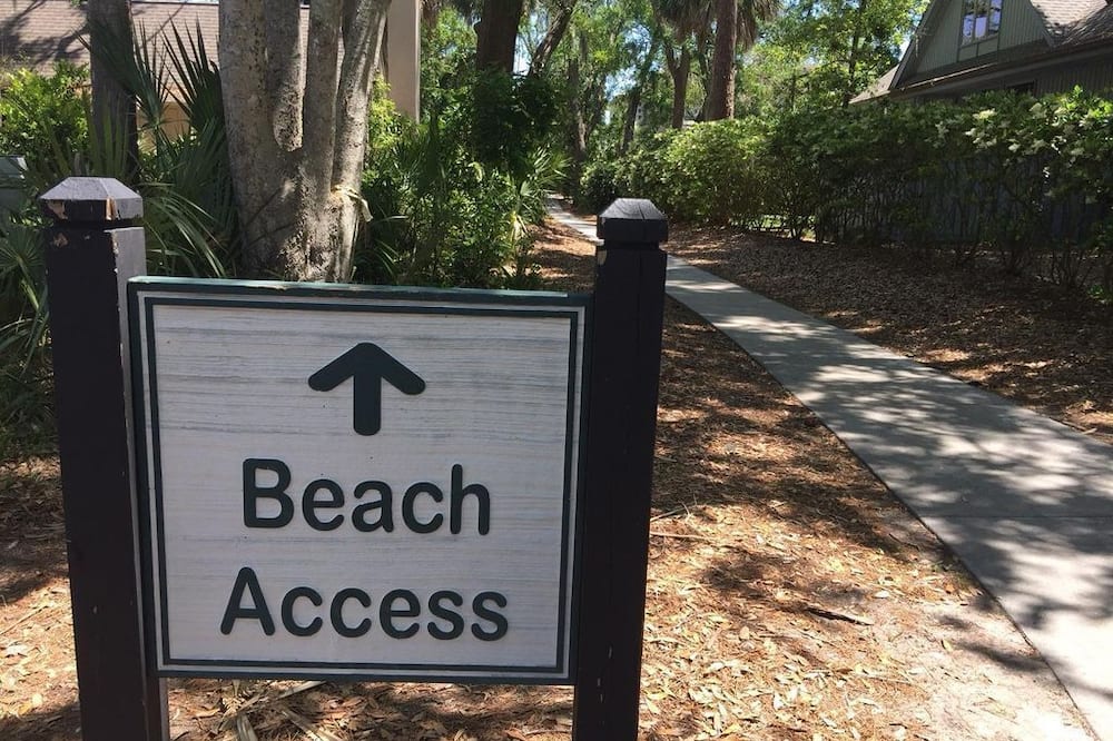 Beautiful Palmetto Dunes 3 BR Villa, Overlooks Golf Course and Walk To Beach