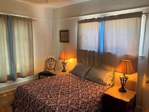 3 bedrooms, bed sheets - 1905 Craftsman,3bdrms 3baths, PETS, Parking, Downtown! 2 blks State St, 7 Beach! (Santa Barbara)