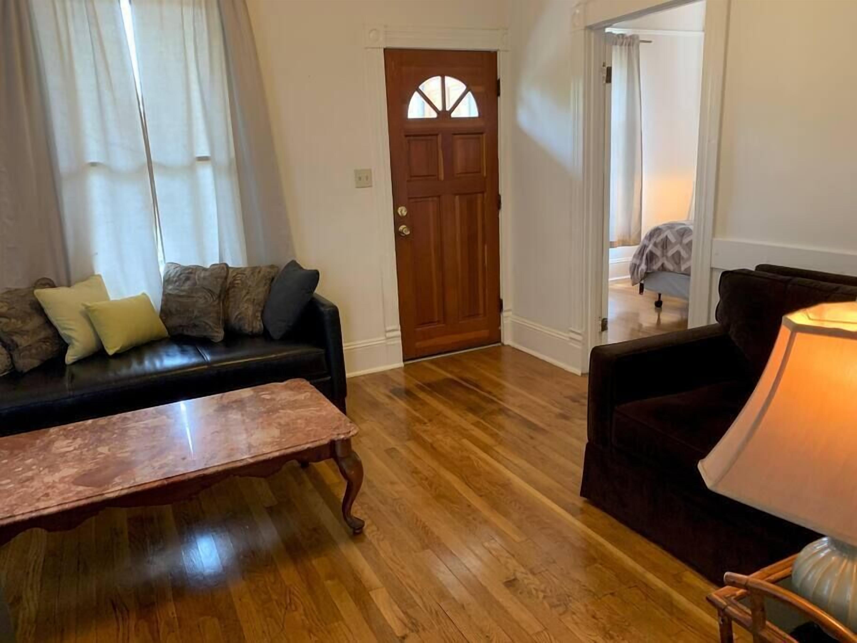 Craftsman Cottage Ocean Breeze, PET, Downtown! 2blks State St, 7 Bch, 5 Amtrak