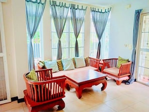 3-Bedroom Villa with Private Pool | Living area
