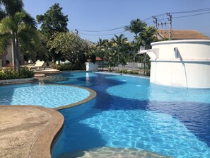 室外游泳池