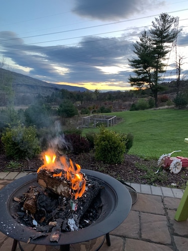 Blue Mountain Vacation Home by Palmerton 47 Acres Hiking Trails Pickleball Court